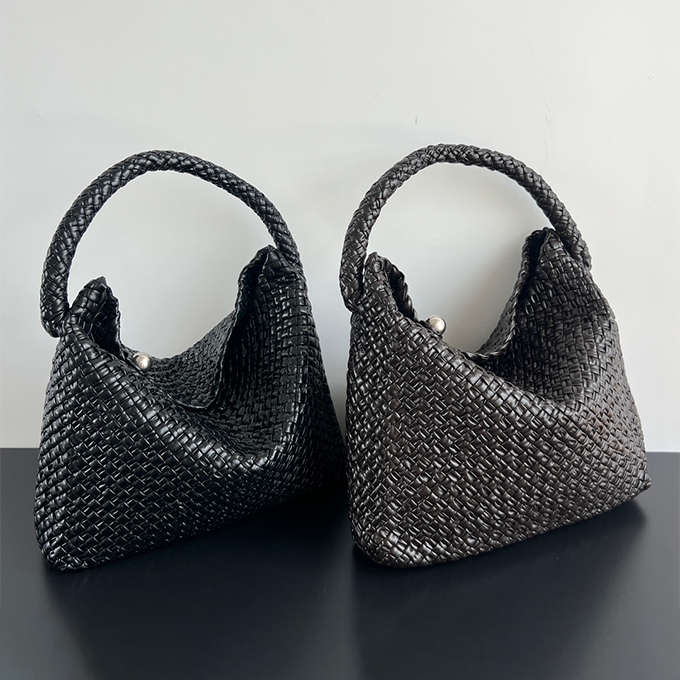 bottega veneta large tosca intrecciato leather hobo shoulder bag #765373